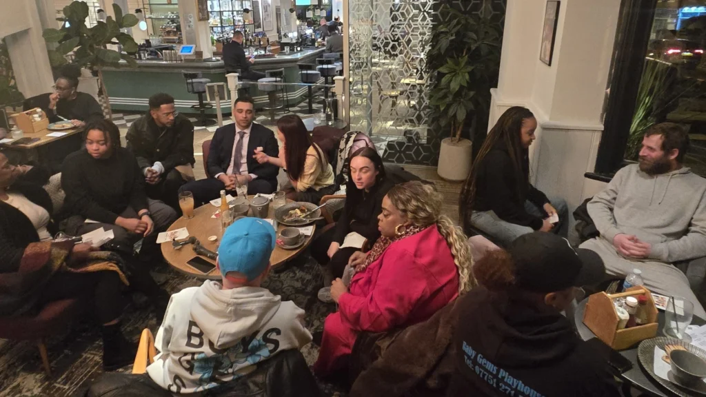 Group-of-people-engaging-in-discussion-at-a-MPC-event-in-a-cozy-venue-with-food-and-drinks-enjoyed-together