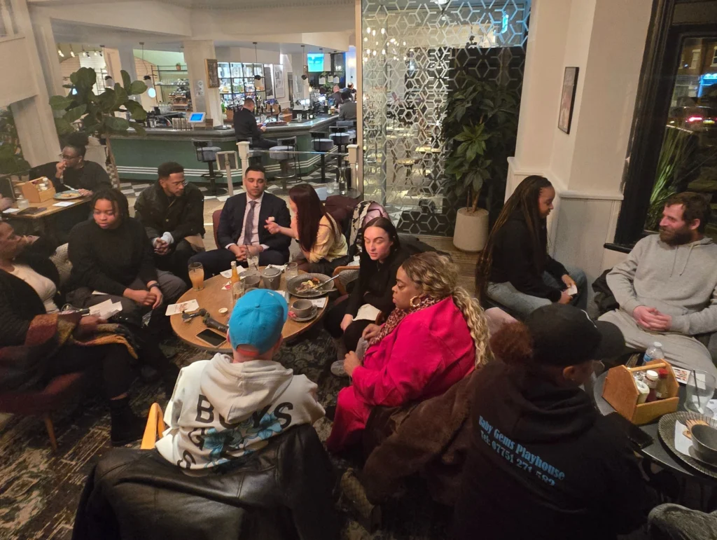 Group-of-people-networking-and-engaging-in-conversation-at-the-Mens-Prosperity-Club-event