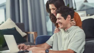 Couple-discussing-financial-planning-with-books-and-calculators