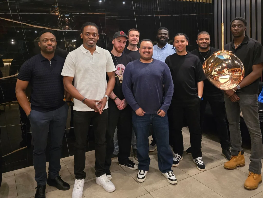 Group-of-people-standing-in-a-line-for-photo-during-health-and-fitness-event